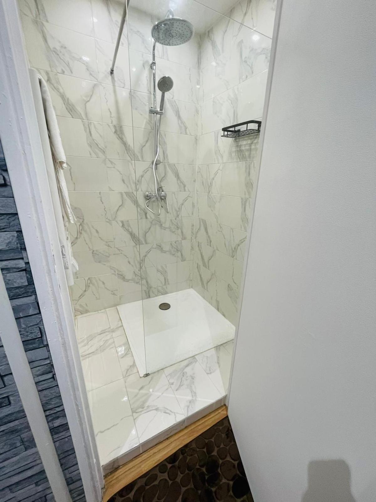 Studio Confortable- Disneyland Paris - Val D Europe - Plein Centre Ville Meaux - 2 Pers מראה חיצוני תמונה